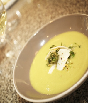 Koude soep met komkommer en avocado 